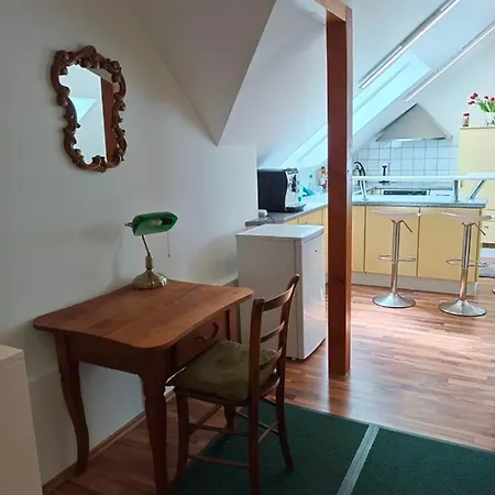 Gemuetliche In Апартаменты